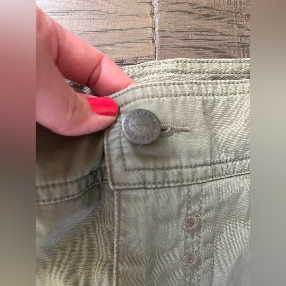 Patagonia Men's Organic Cotton Olive Cargo Shorts - Picture 5 of 10